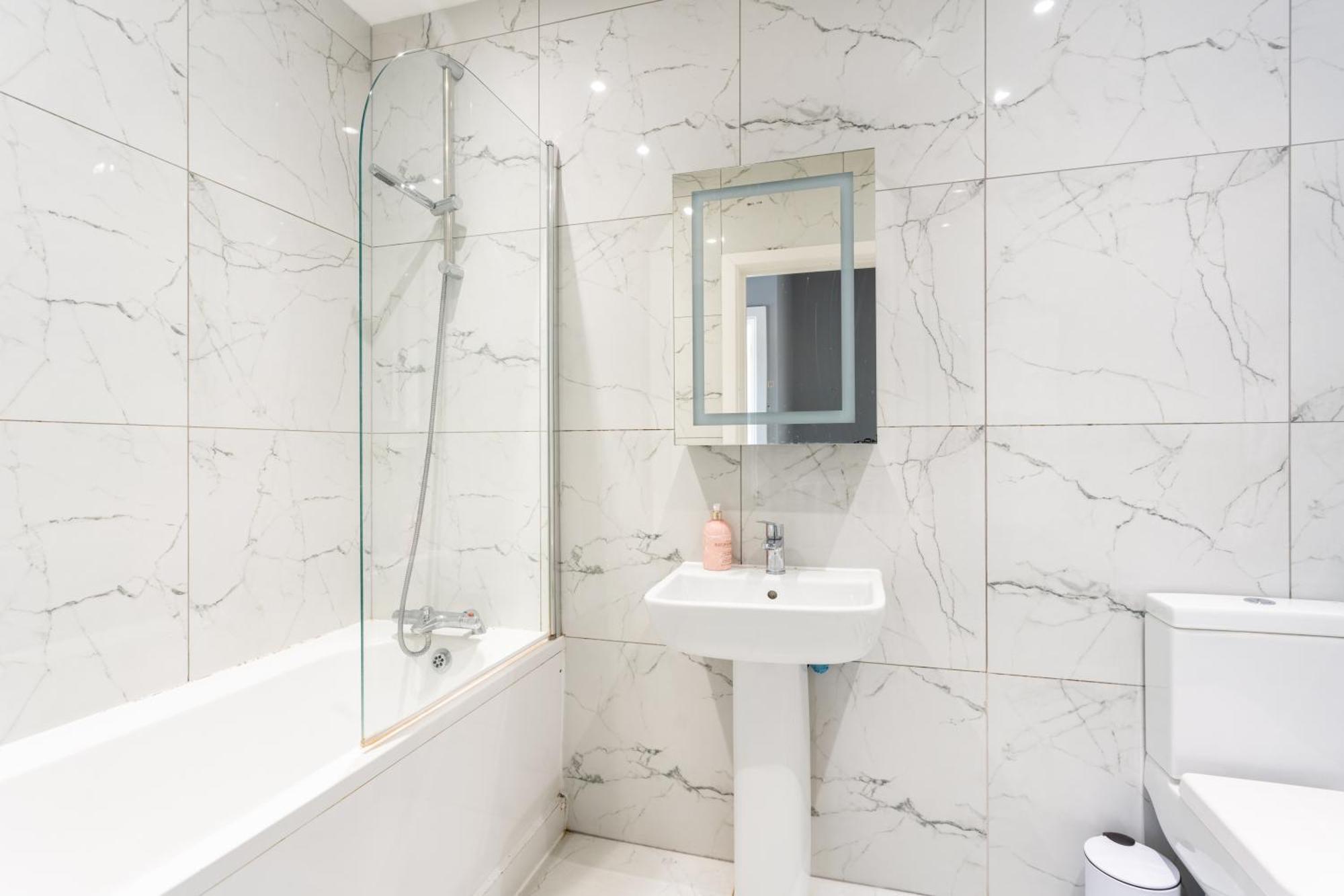 Modern Double Room With Shared Bathroom London Exterior foto
