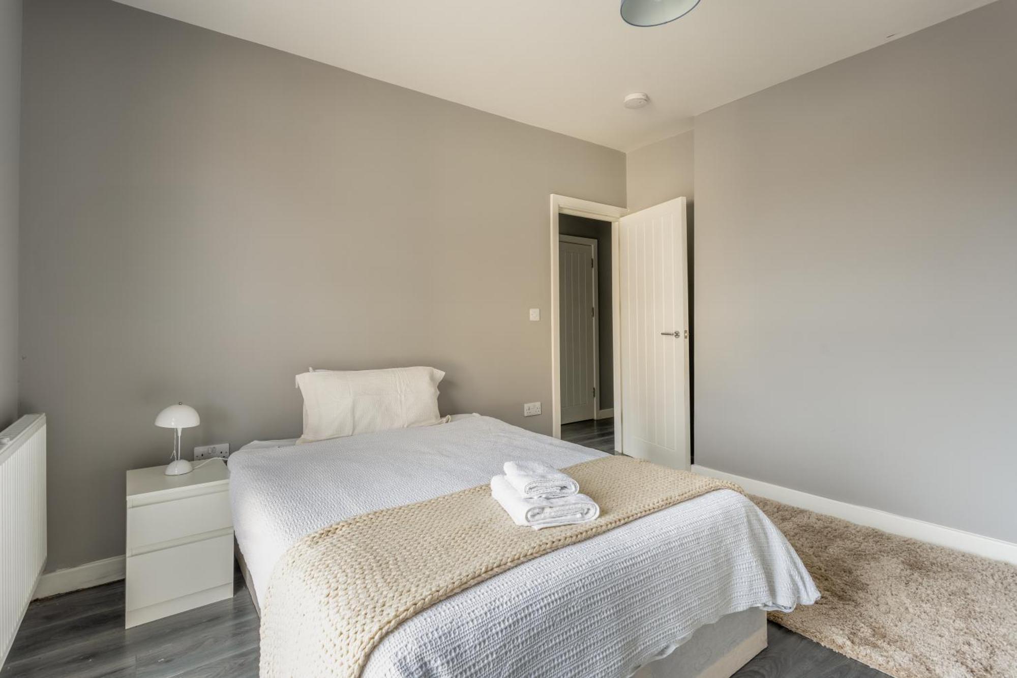 Modern Double Room With Shared Bathroom London Exterior foto