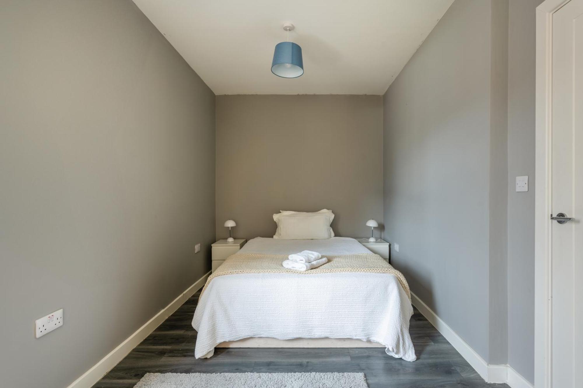 Modern Double Room With Shared Bathroom London Exterior foto